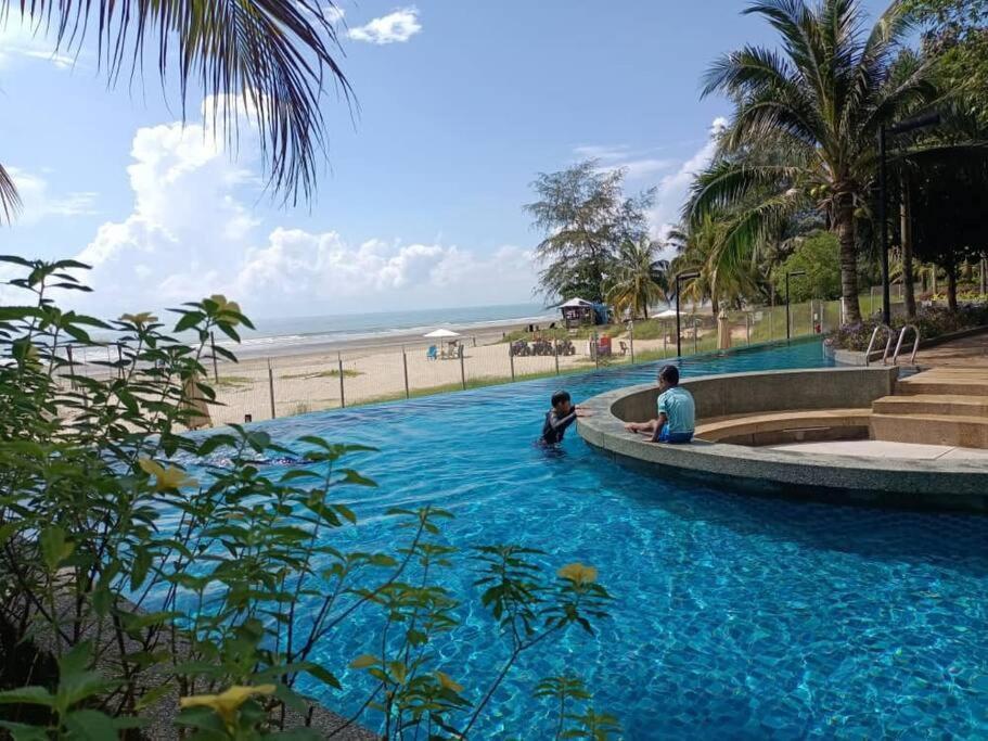 Timurbay Seafront Residence By Ozzy Azizi Kuantan Exterior photo