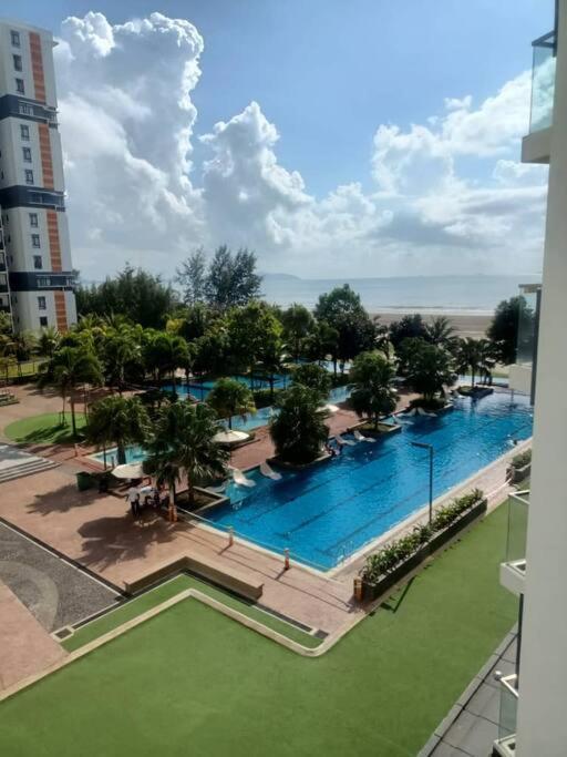 Timurbay Seafront Residence By Ozzy Azizi Kuantan Exterior photo